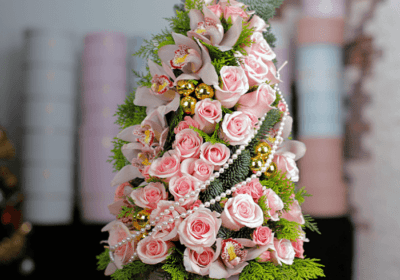 Christmas Present in Pink Box - xmas bouquets in BTF.in