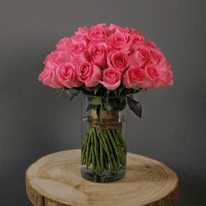 A bunch of pink roses in vase
