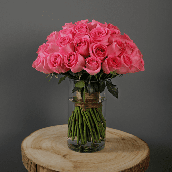 A bunch of pink roses in vase