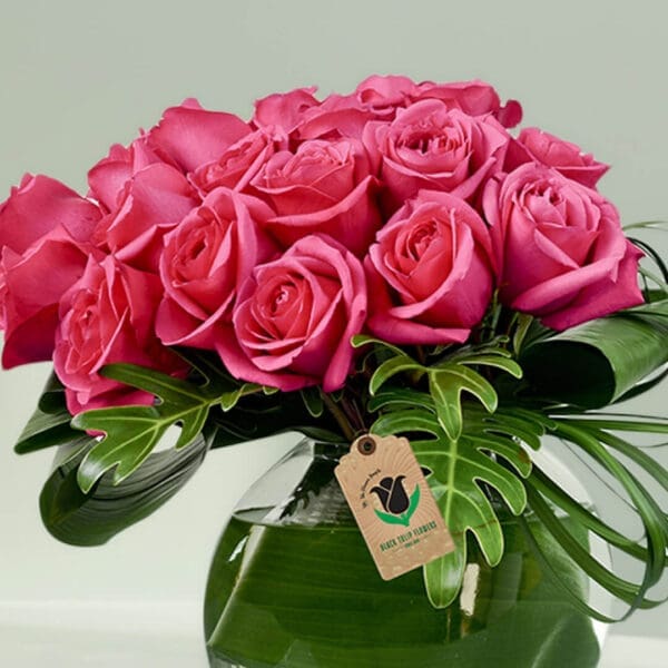 20 to 25 Pink rose in Glass vase with foilage