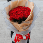 Hand Bouquet of Appealing Red Roses