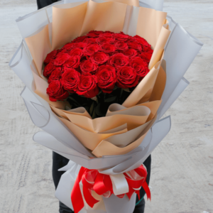 Hand Bouquet of Appealing Red Roses - Same day delivery, BTF