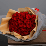 Hand Bouquet of Appealing Red Roses