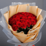 Hand Bouquet of Appealing Red Roses