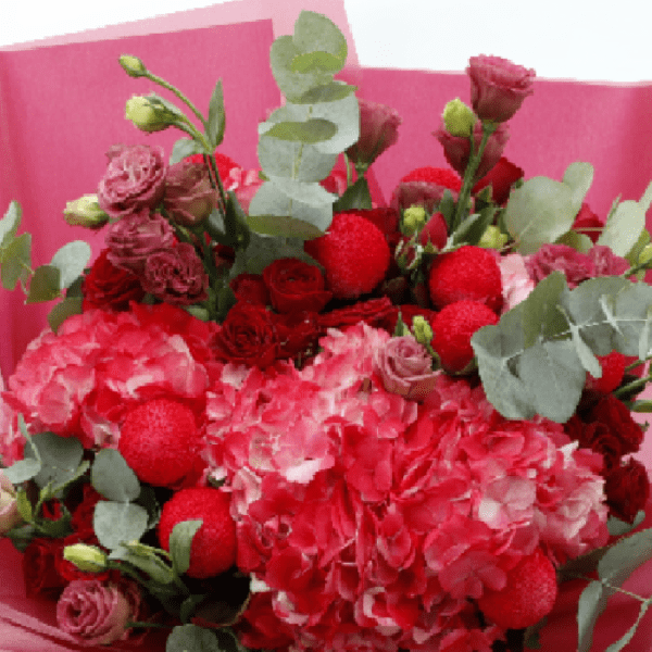 Bouquet of 100% Love | Blacktulipflowers.in