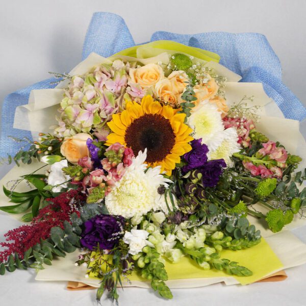A Classic Combination Bouquet: Order Birthday Flowers Online