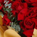 red-roses-valentine-bouquet-gold-wrap (1)