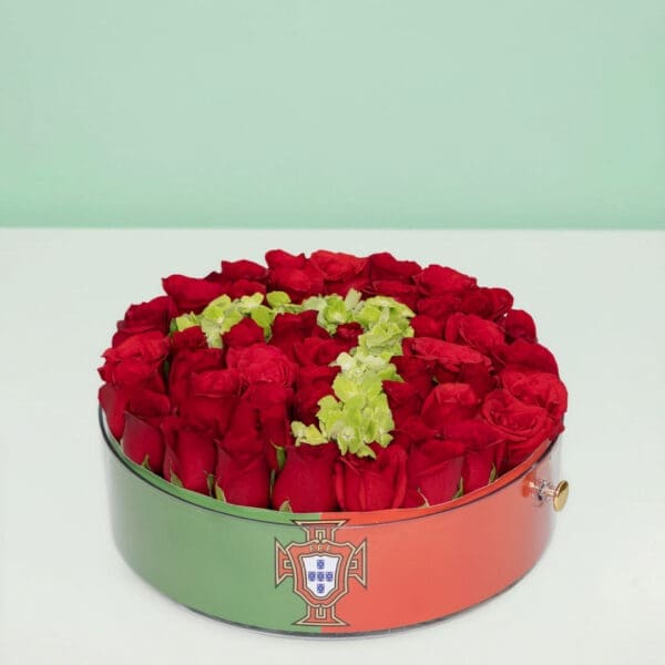 Team Portugal – Ronaldo Fan Edition floral box featuring red and green roses, Portugal-inspired floral arrangement, premium fan gift box for football lovers and Cristiano Ronaldo supporters.